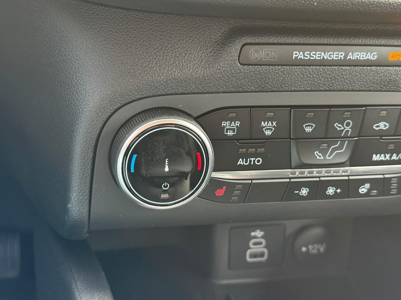 Ford Escape Vehicle Full-screen Gallery Image 17