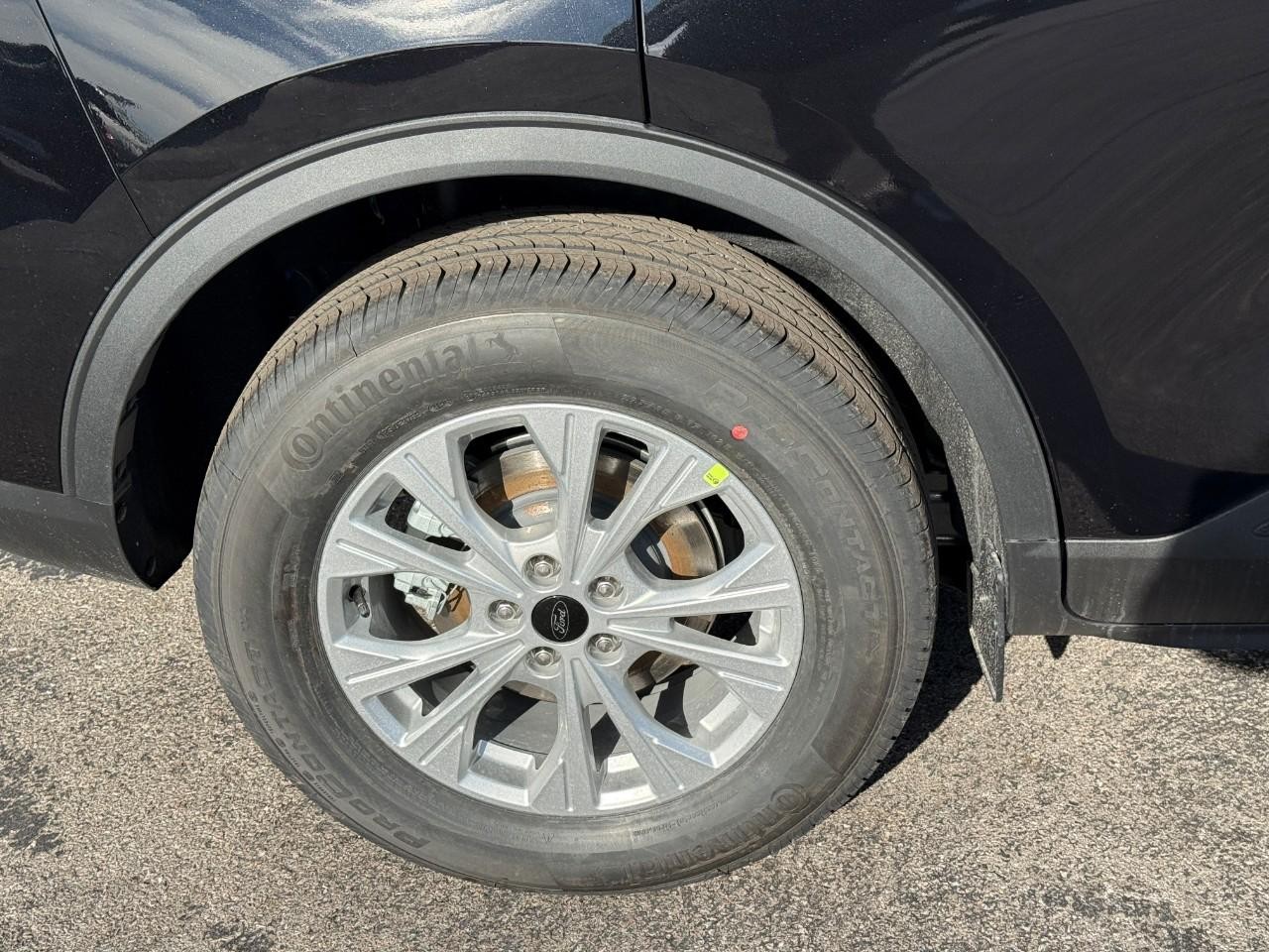 Ford Escape Vehicle Full-screen Gallery Image 05