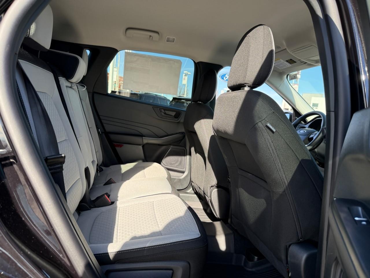 Ford Escape Vehicle Full-screen Gallery Image 06