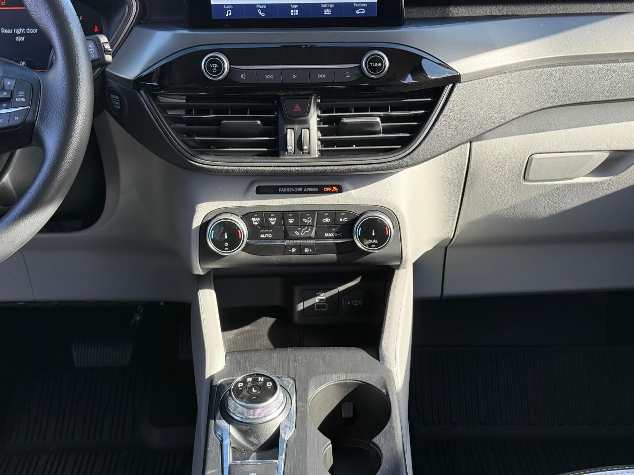 Ford Escape Vehicle Full-screen Gallery Image 10