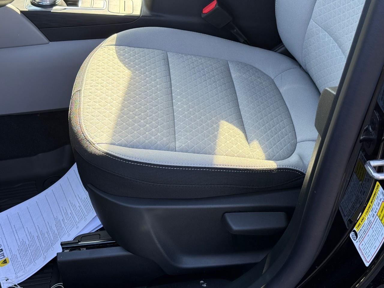 Ford Escape Vehicle Full-screen Gallery Image 12