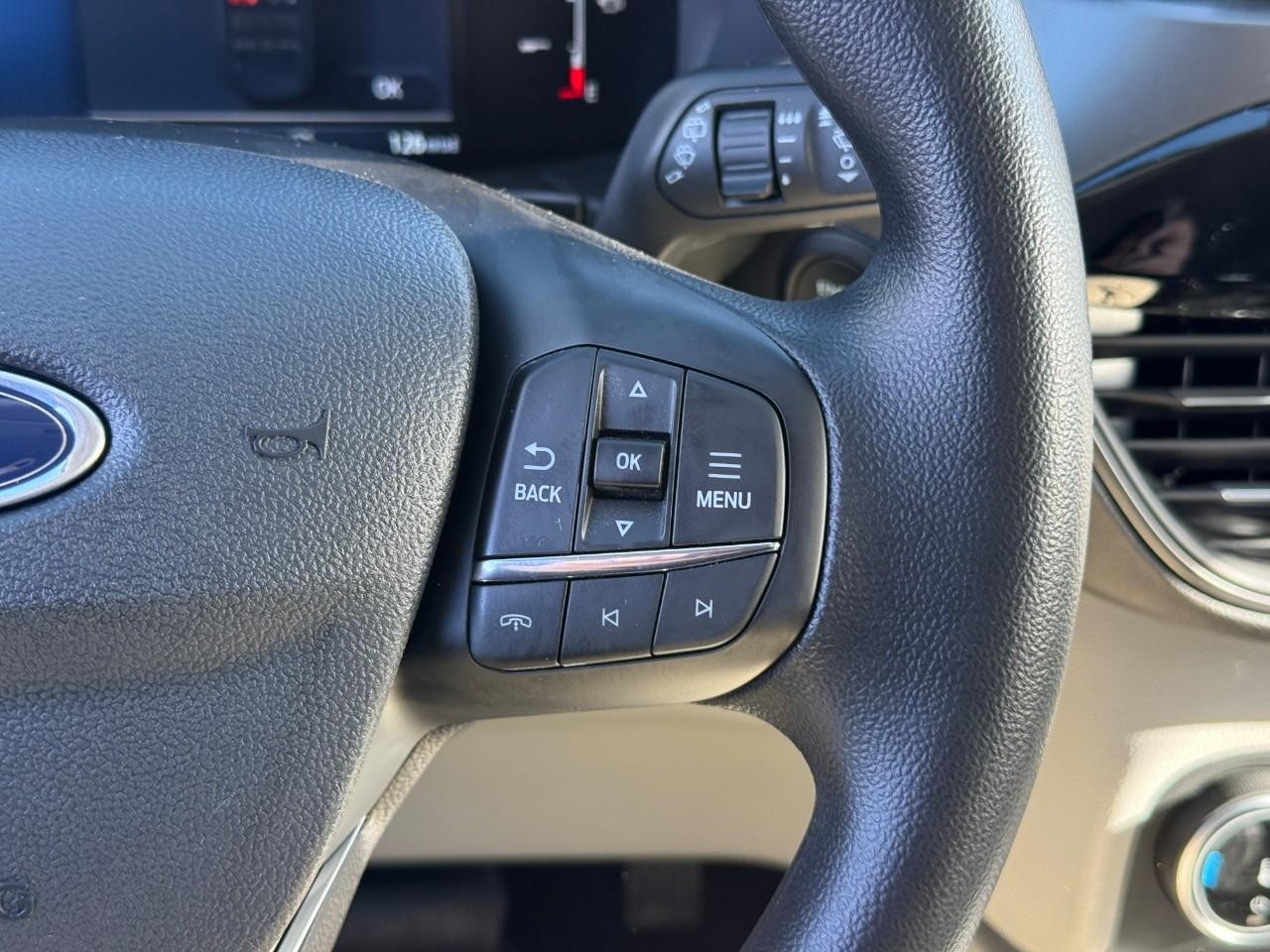 Ford Escape Vehicle Full-screen Gallery Image 14