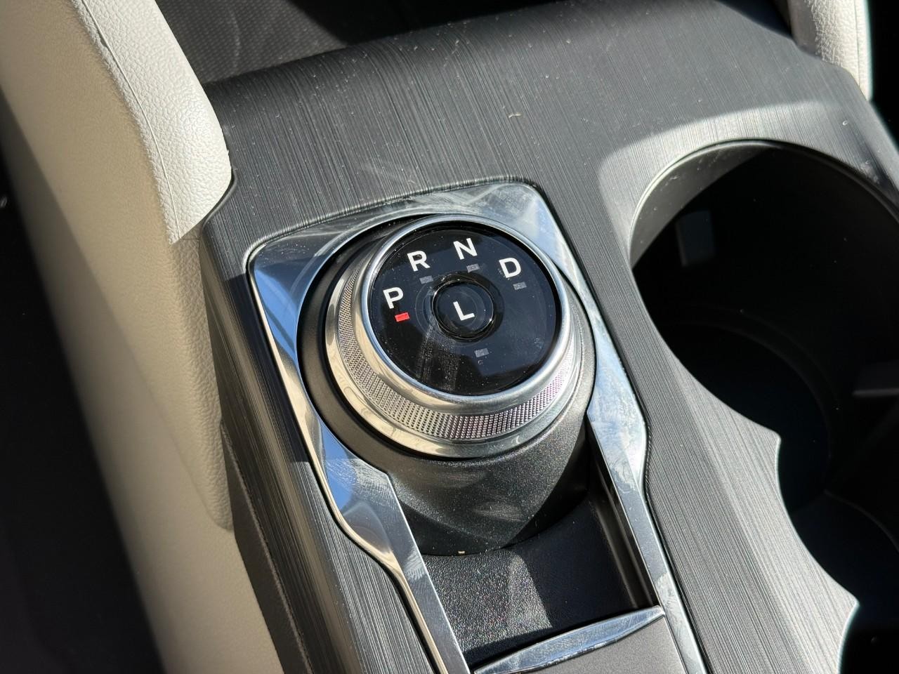 Ford Escape Vehicle Full-screen Gallery Image 15