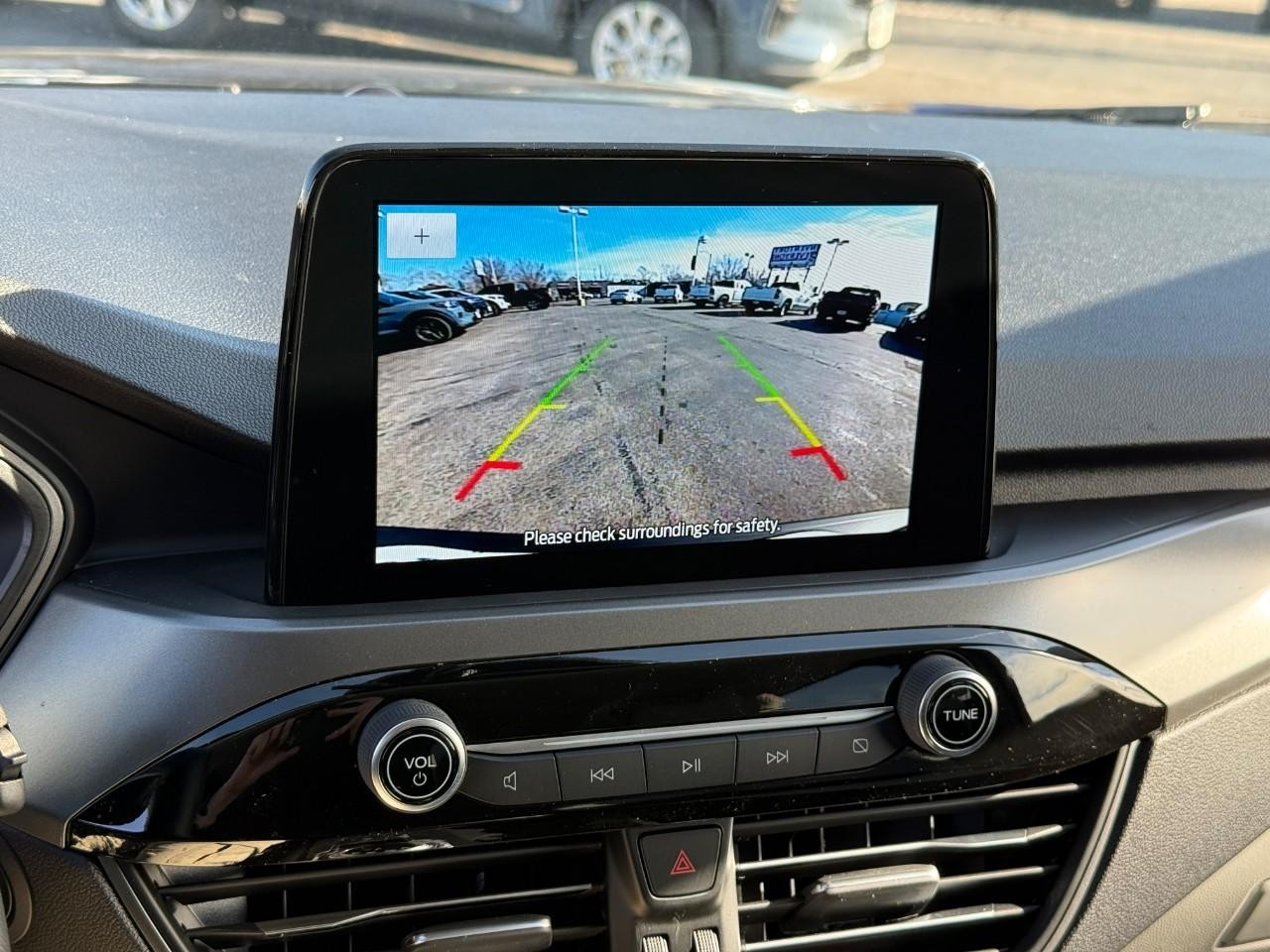 Ford Escape Vehicle Full-screen Gallery Image 17