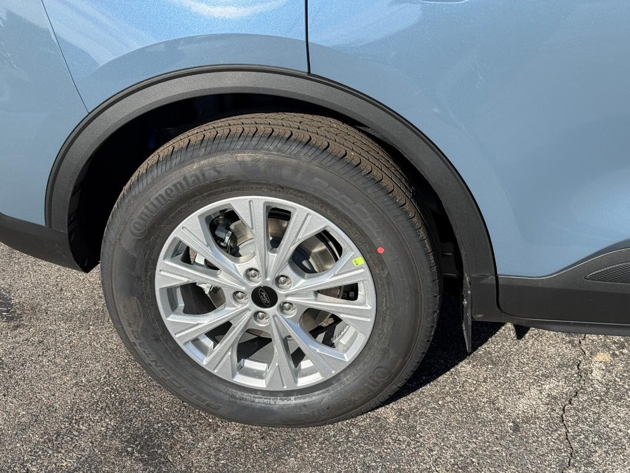 Ford Escape Vehicle Full-screen Gallery Image 04