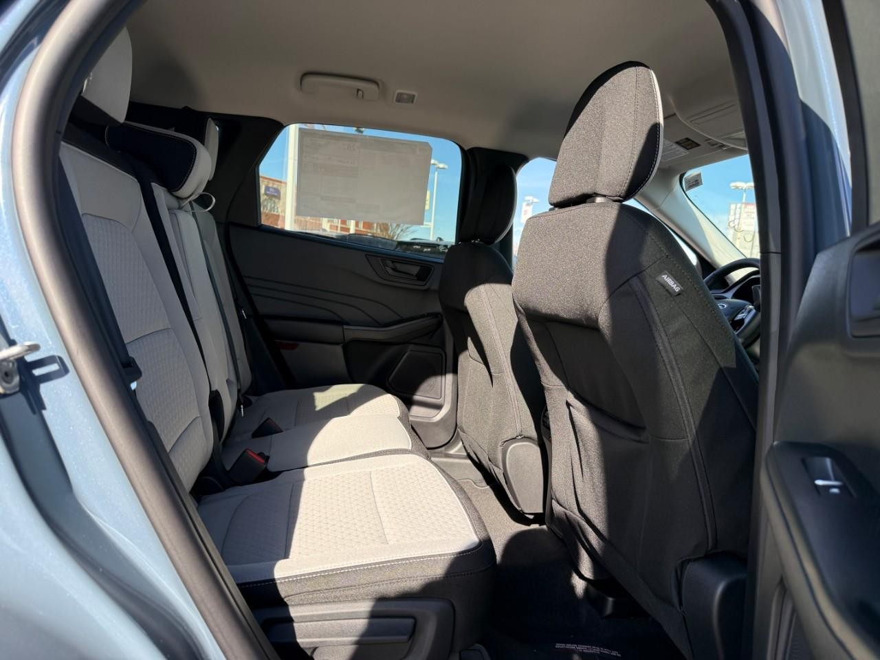 Ford Escape Vehicle Full-screen Gallery Image 05