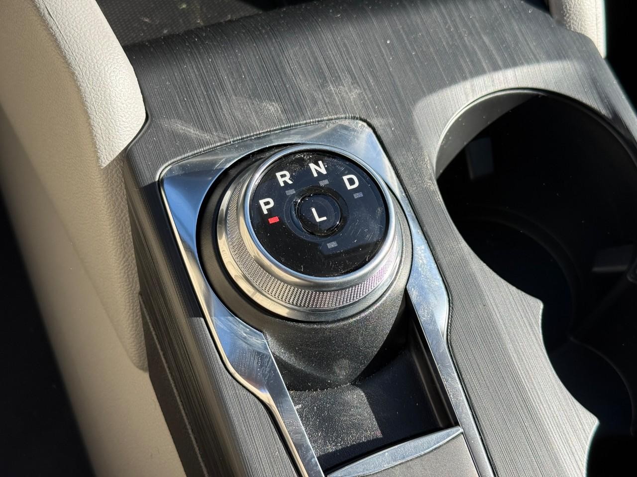 Ford Escape Vehicle Full-screen Gallery Image 15