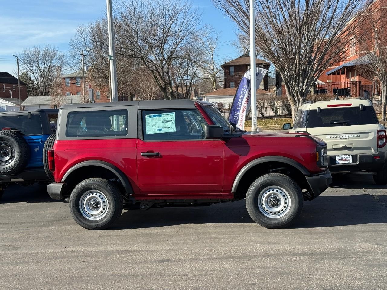 Ford Bronco Vehicle Full-screen Gallery Image 02