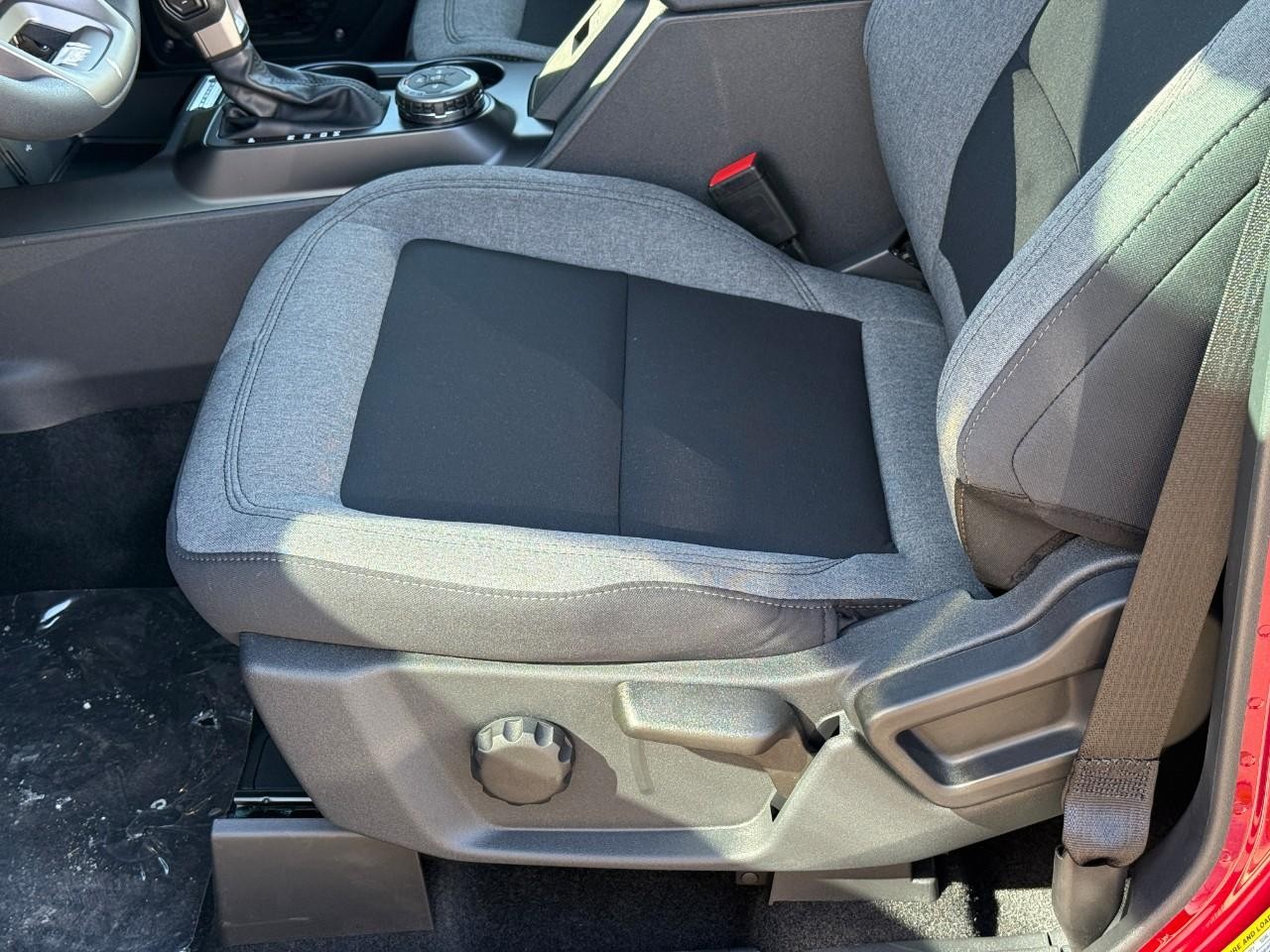 Ford Bronco Vehicle Full-screen Gallery Image 08