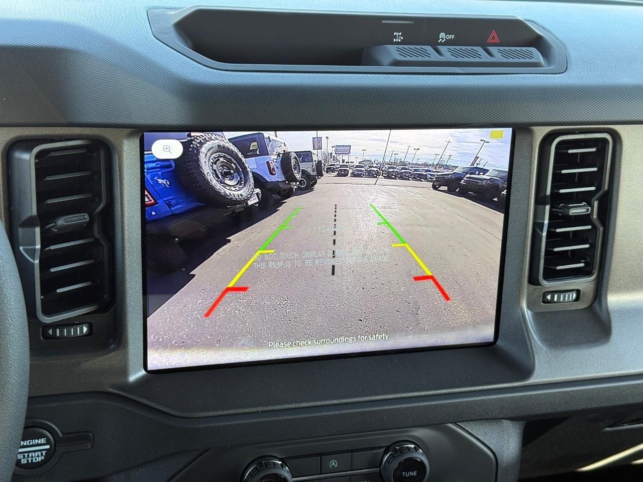 Ford Bronco Vehicle Full-screen Gallery Image 12