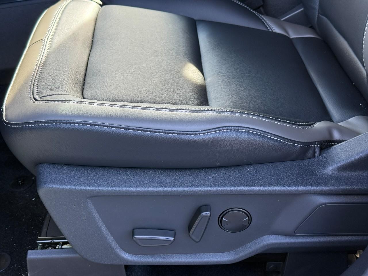 Ford Bronco Vehicle Full-screen Gallery Image 12