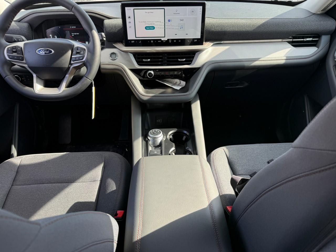 Ford Explorer Vehicle Full-screen Gallery Image 07