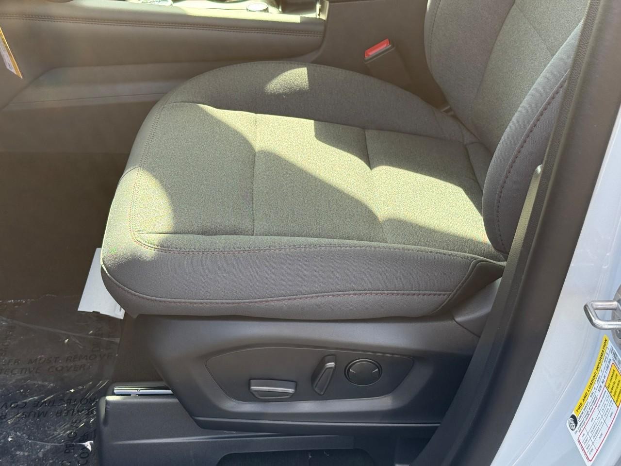 Ford Explorer Vehicle Full-screen Gallery Image 13