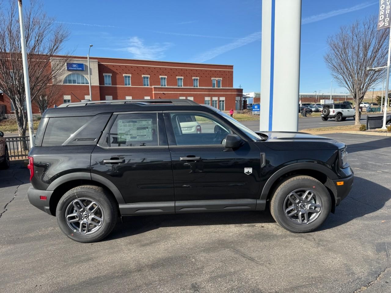 Ford Bronco Sport Vehicle Full-screen Gallery Image 02