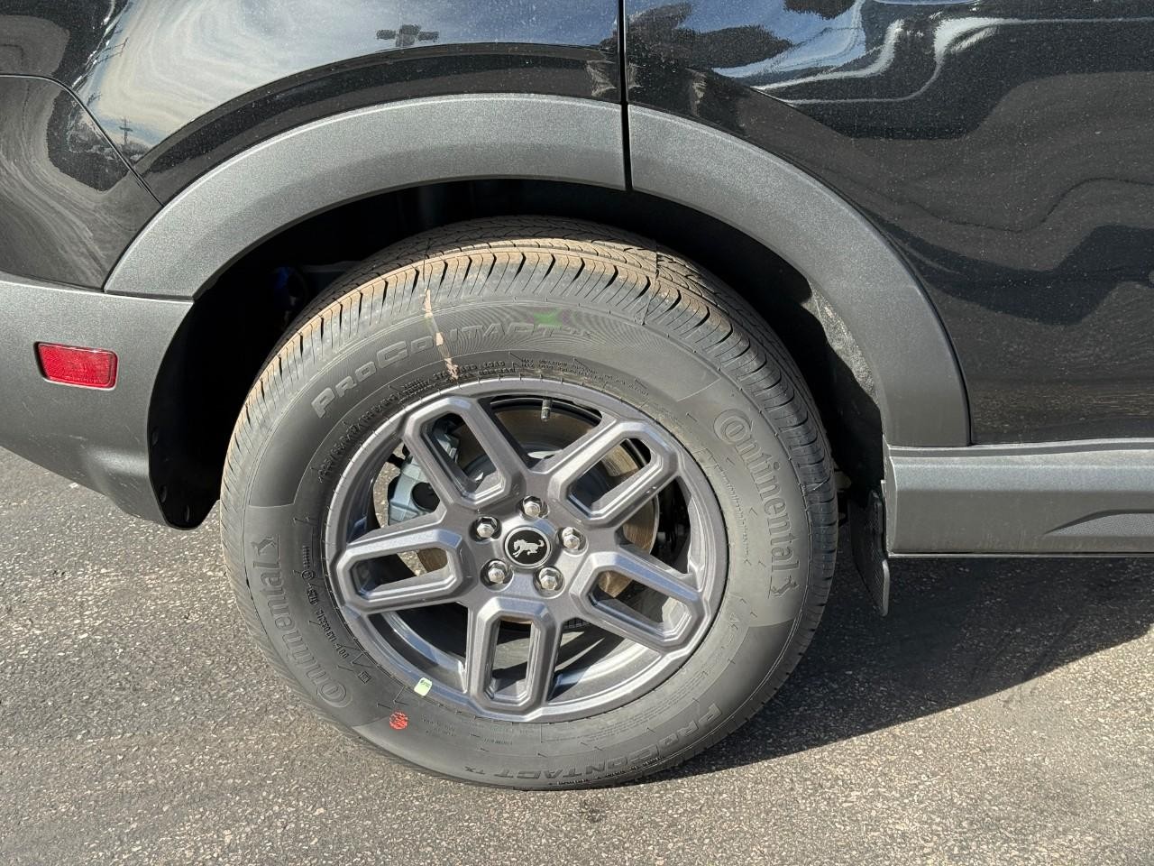 Ford Bronco Sport Vehicle Full-screen Gallery Image 04