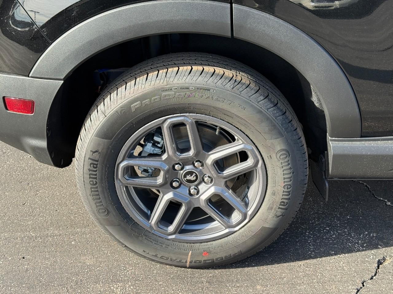 Ford Bronco Sport Vehicle Full-screen Gallery Image 04