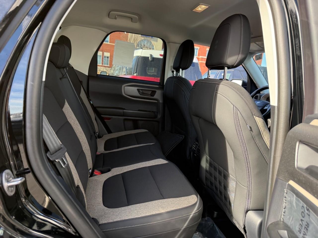 Ford Bronco Sport Vehicle Full-screen Gallery Image 06