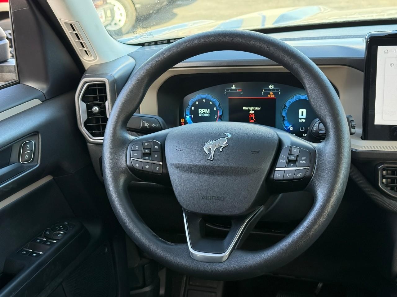 Ford Bronco Sport Vehicle Full-screen Gallery Image 08