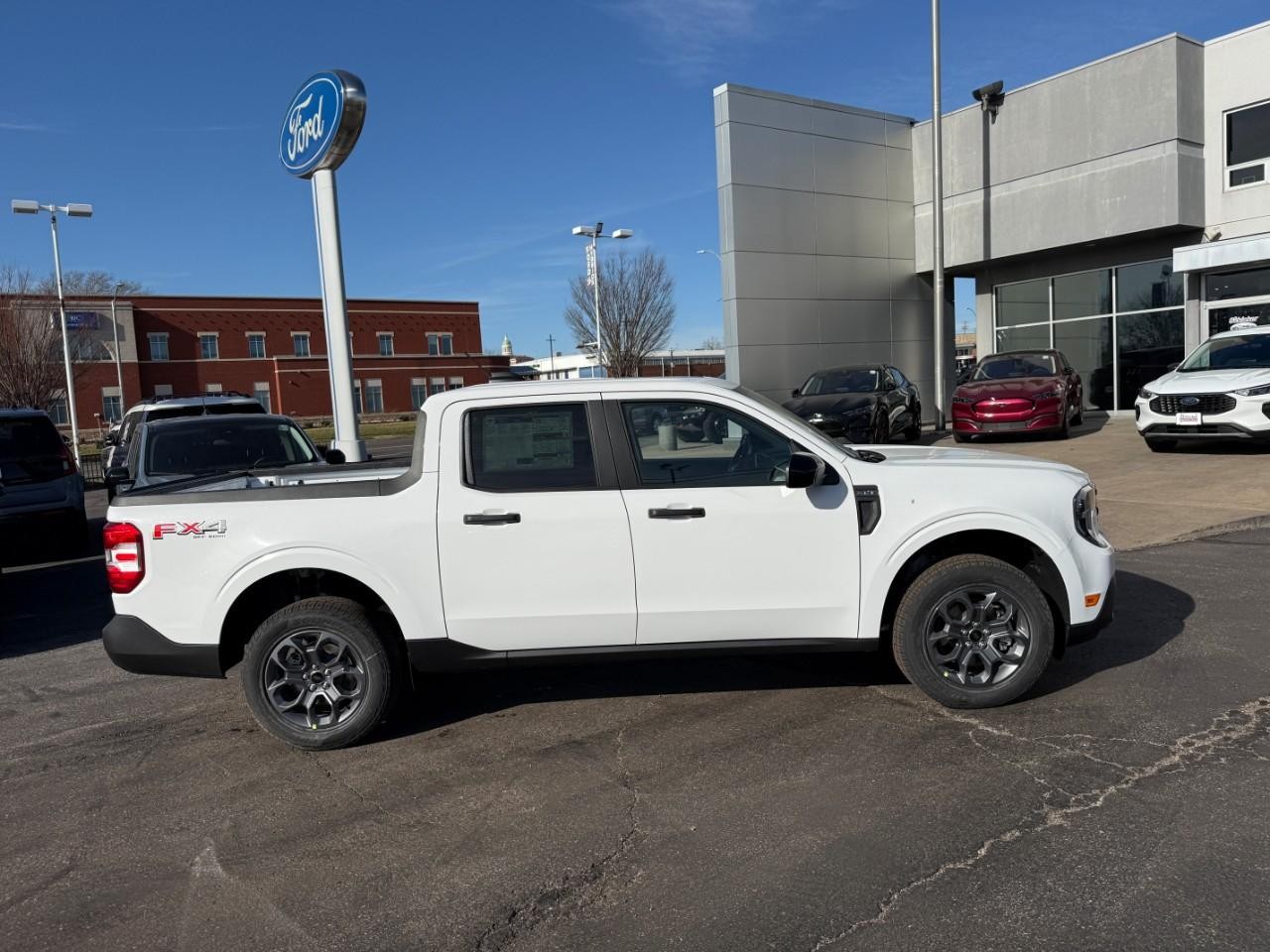 Ford Maverick Vehicle Full-screen Gallery Image 02