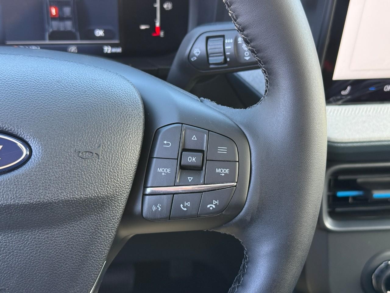 Ford Maverick Vehicle Full-screen Gallery Image 14