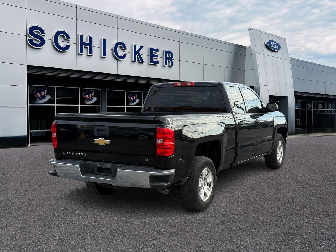 Chevrolet Silverado 1500 Vehicle Full-screen Gallery Image 02