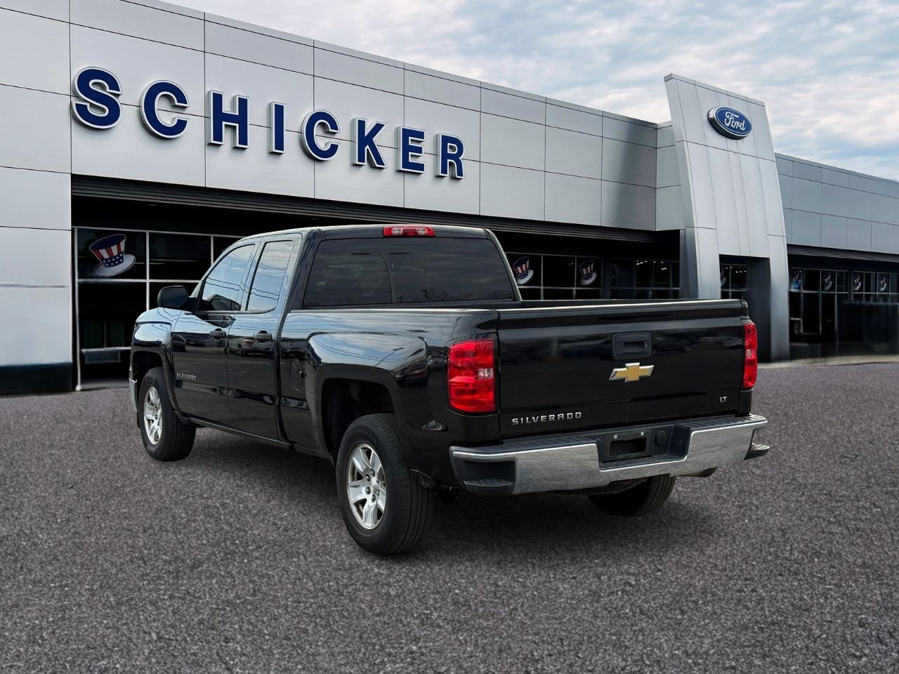 Chevrolet Silverado 1500 Vehicle Full-screen Gallery Image 03