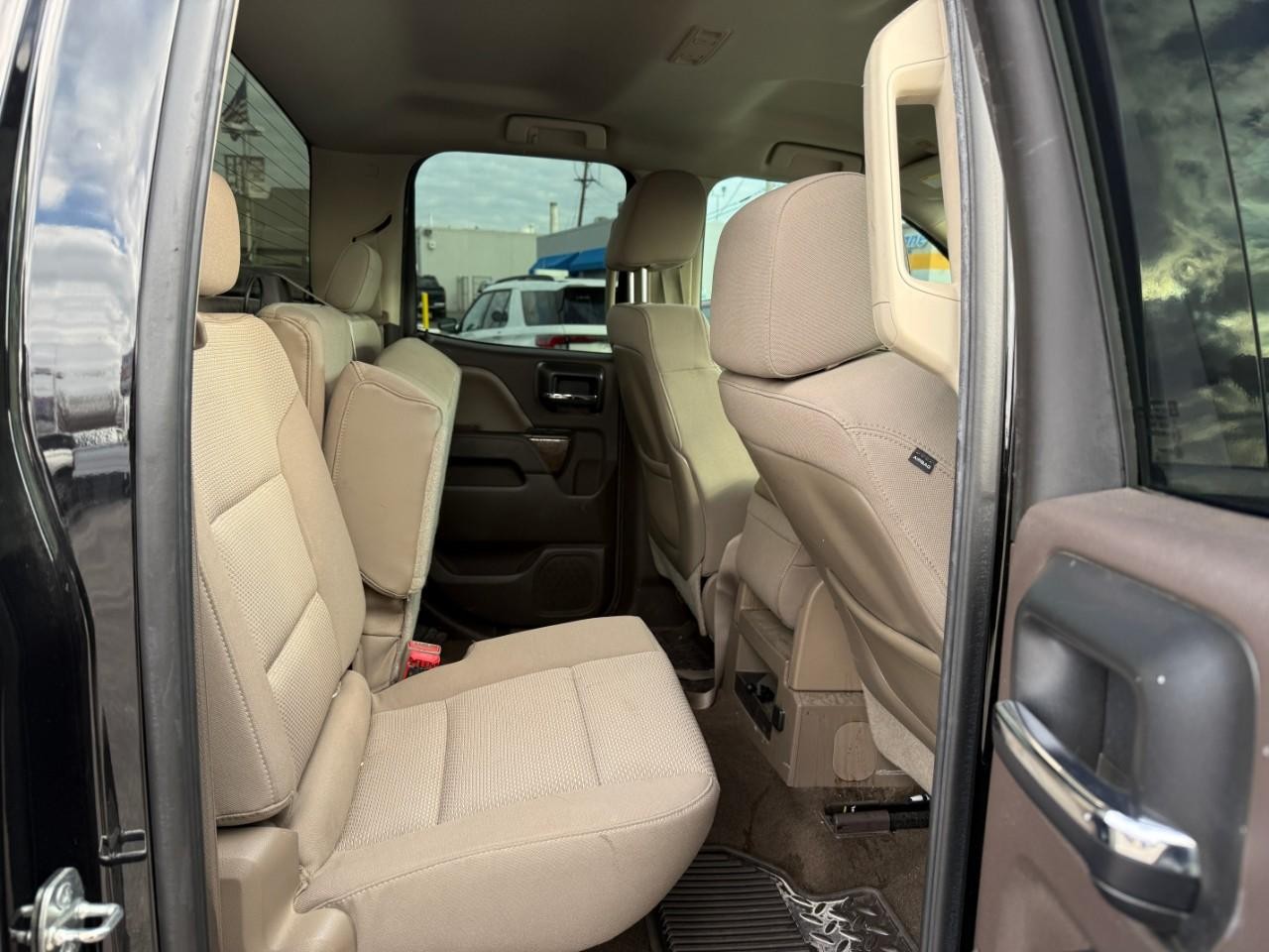 Chevrolet Silverado 1500 Vehicle Full-screen Gallery Image 09