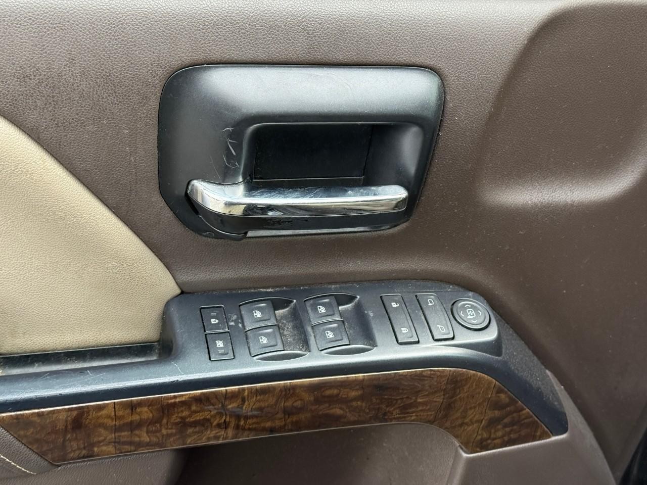 Chevrolet Silverado 1500 Vehicle Full-screen Gallery Image 14