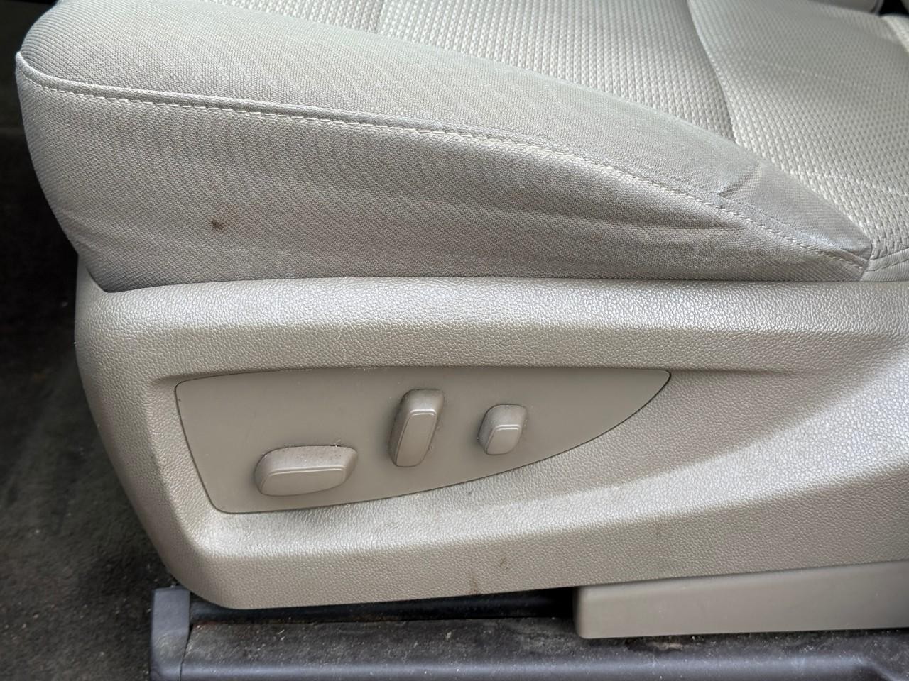 Chevrolet Silverado 1500 Vehicle Full-screen Gallery Image 16