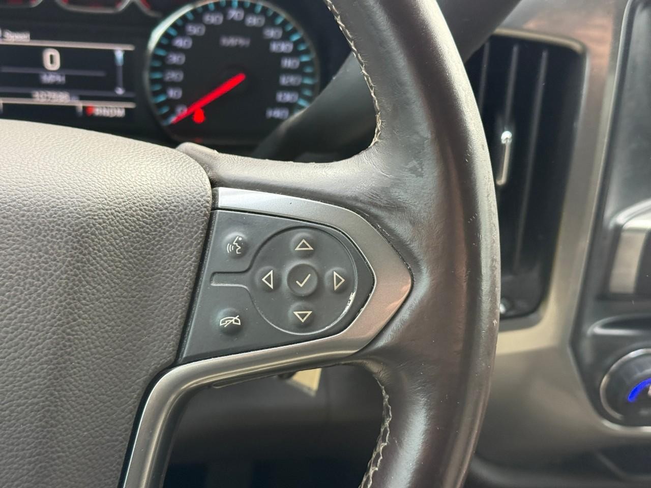 Chevrolet Silverado 1500 Vehicle Full-screen Gallery Image 18