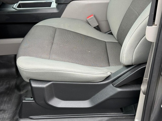 Ford F-150 Vehicle Full-screen Gallery Image 16