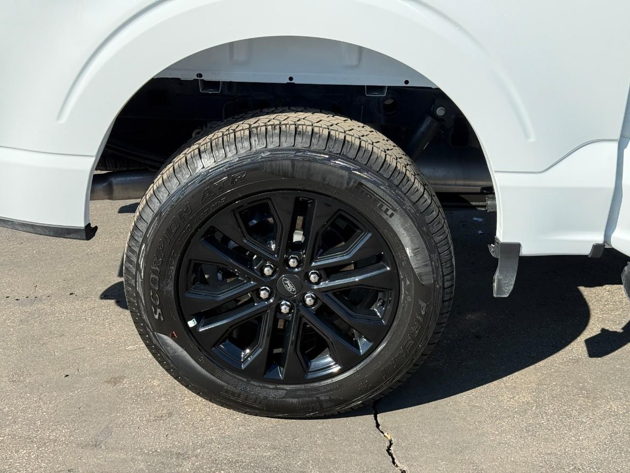 Ford F-150 Vehicle Full-screen Gallery Image 04