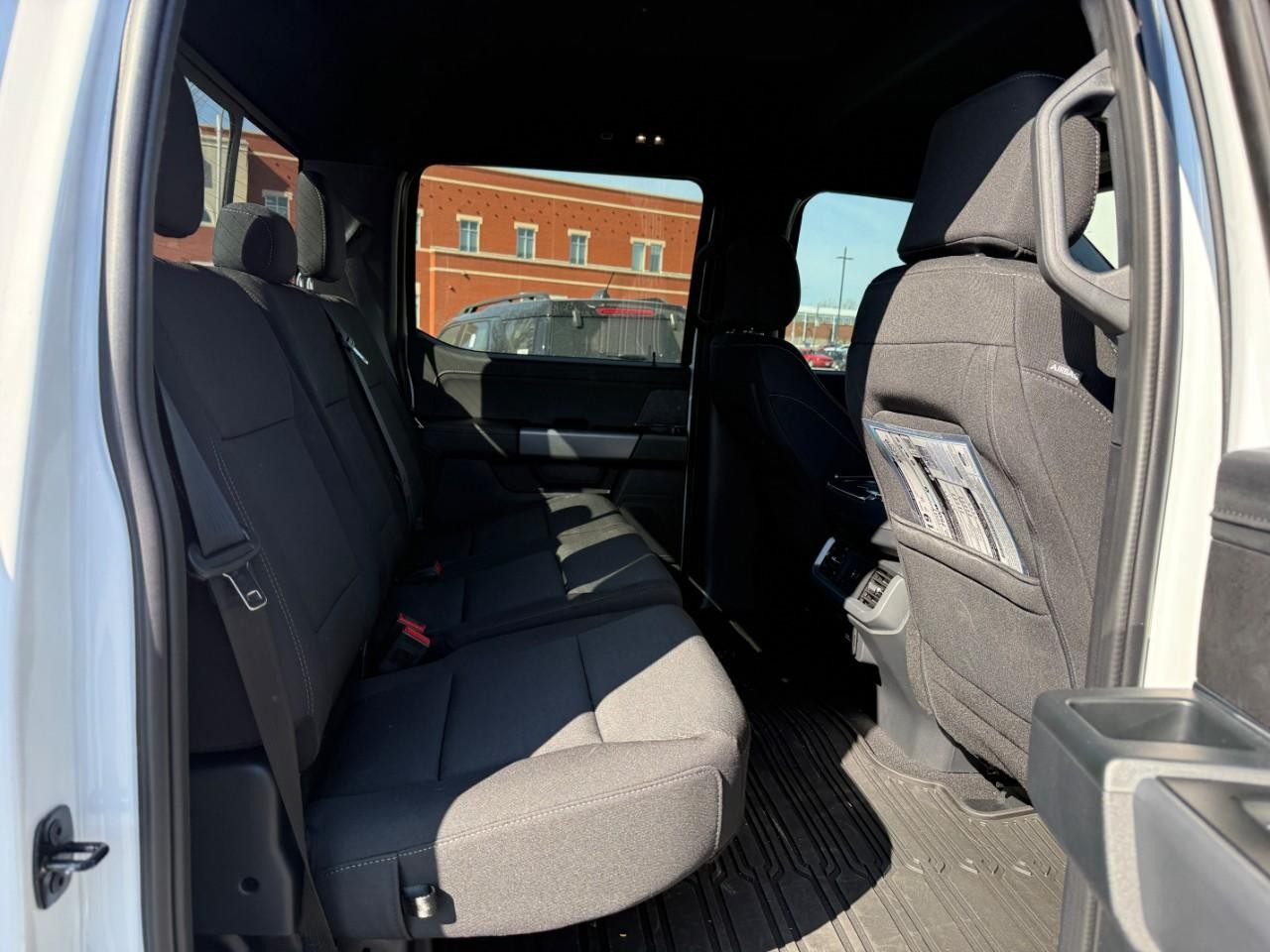 Ford F-150 Vehicle Full-screen Gallery Image 05