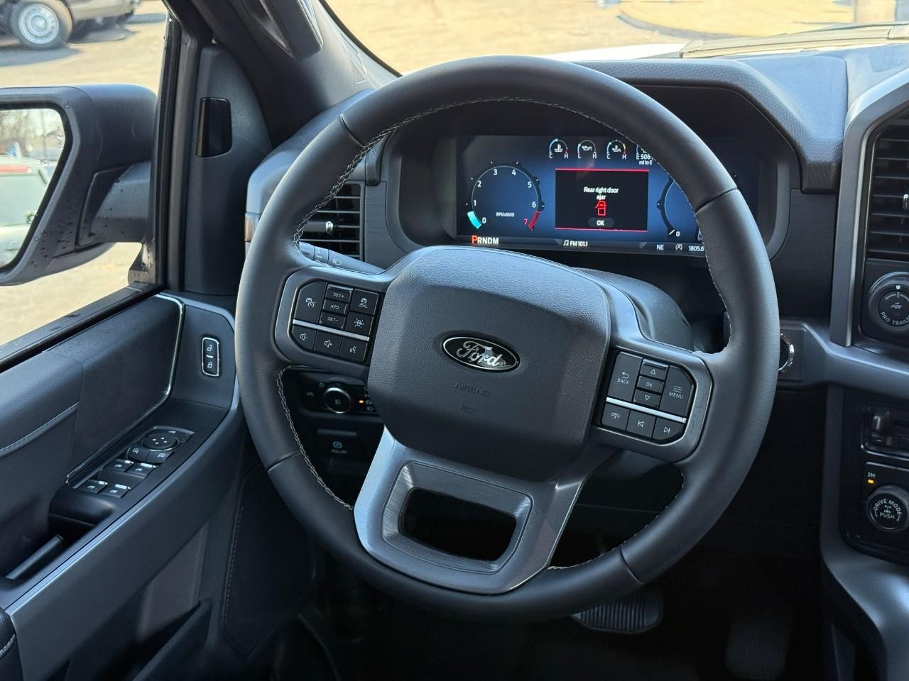 Ford F-150 Vehicle Full-screen Gallery Image 07