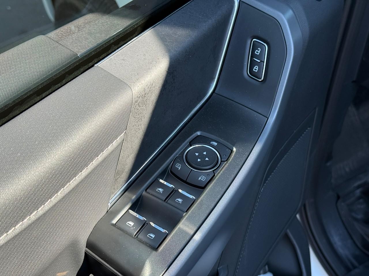 Ford F-150 Vehicle Full-screen Gallery Image 10