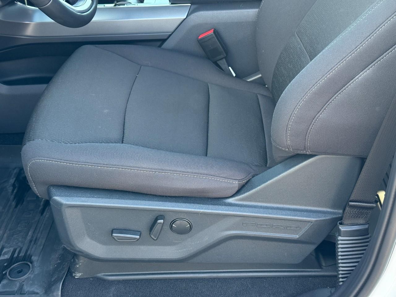 Ford F-150 Vehicle Full-screen Gallery Image 11