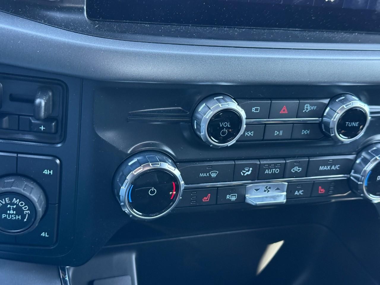 Ford F-150 Vehicle Full-screen Gallery Image 13