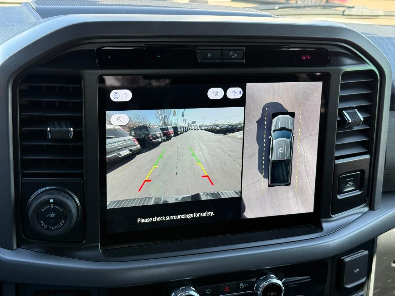 Ford F-150 Vehicle Full-screen Gallery Image 17