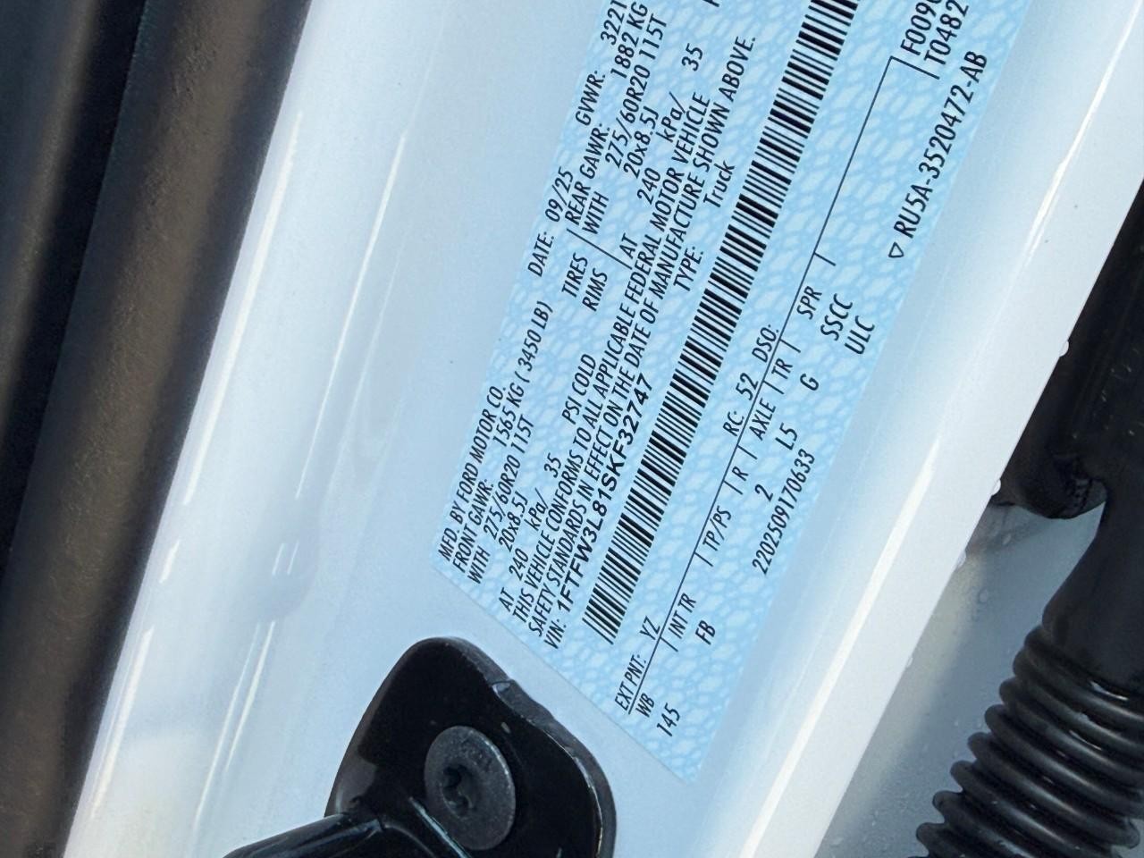 Ford F-150 Vehicle Full-screen Gallery Image 18