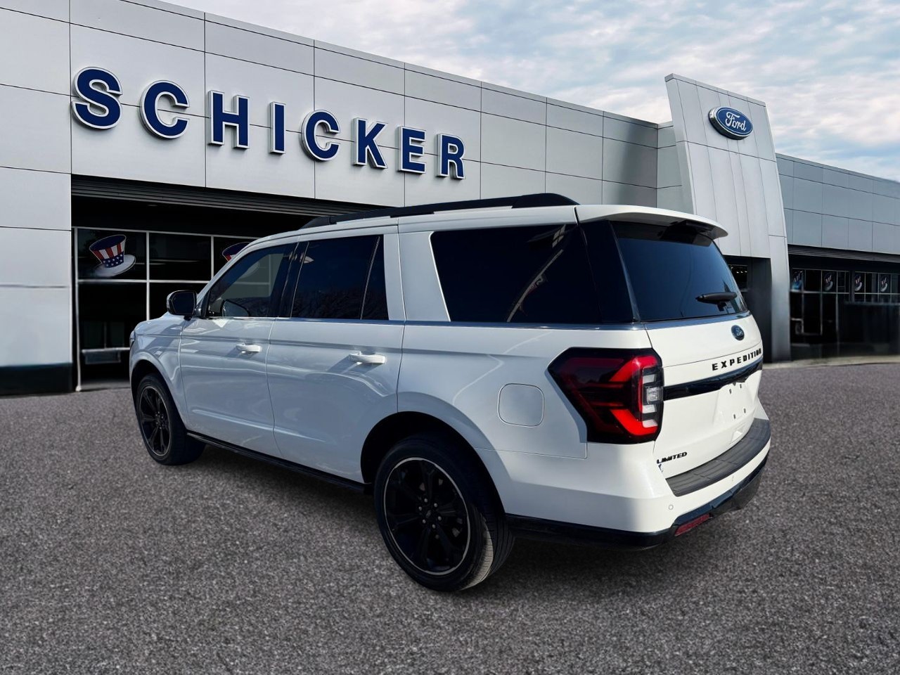 Ford Expedition Vehicle Full-screen Gallery Image 03