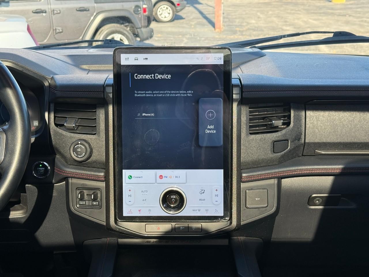 Ford Expedition Vehicle Full-screen Gallery Image 12