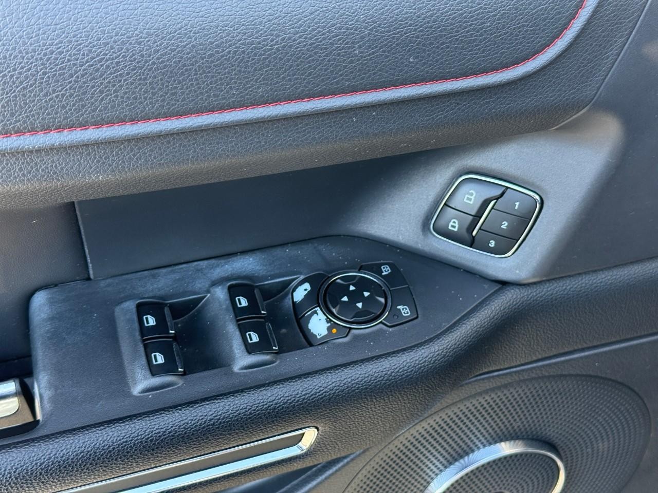 Ford Expedition Vehicle Full-screen Gallery Image 14