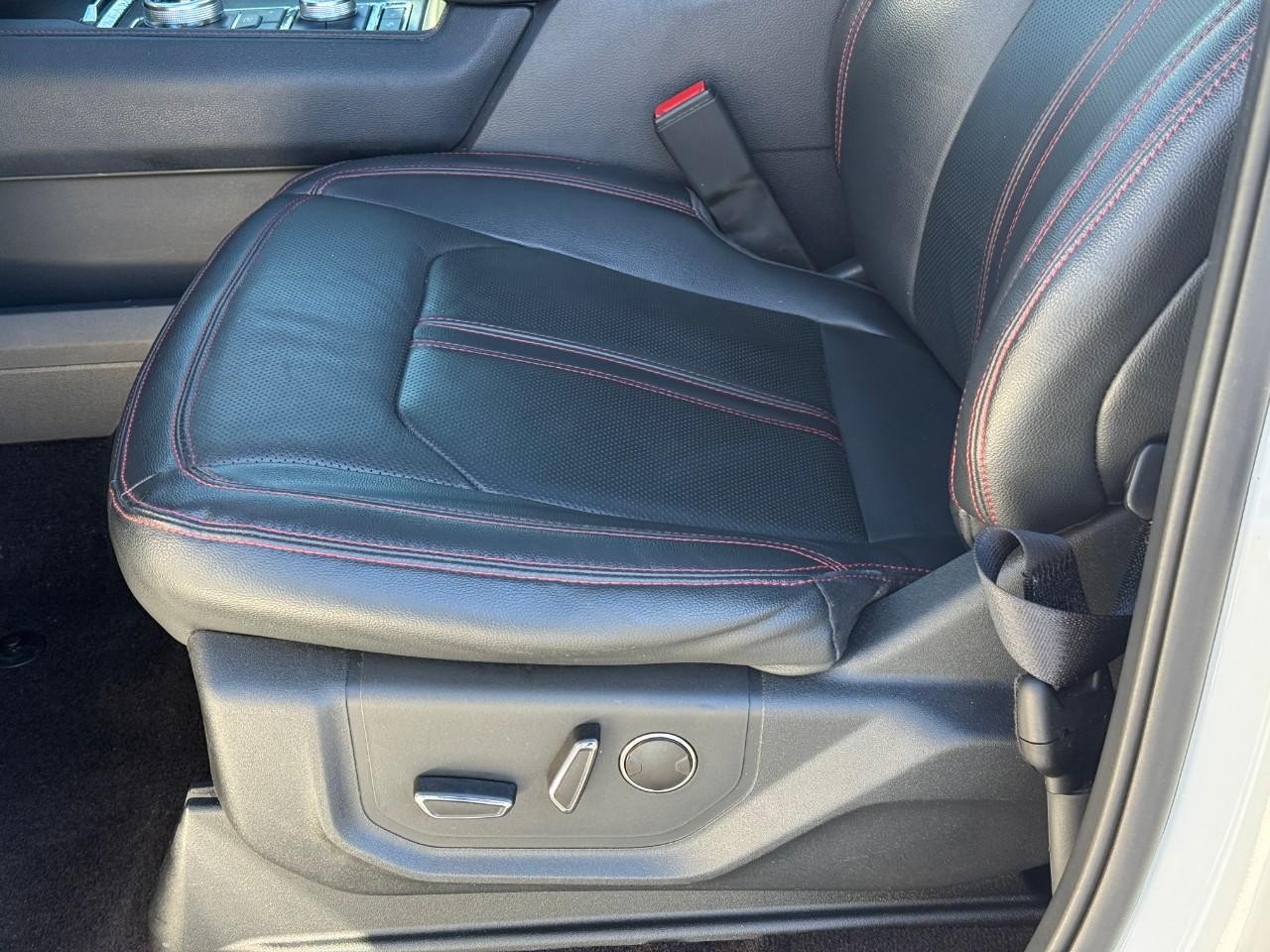 Ford Expedition Vehicle Full-screen Gallery Image 16