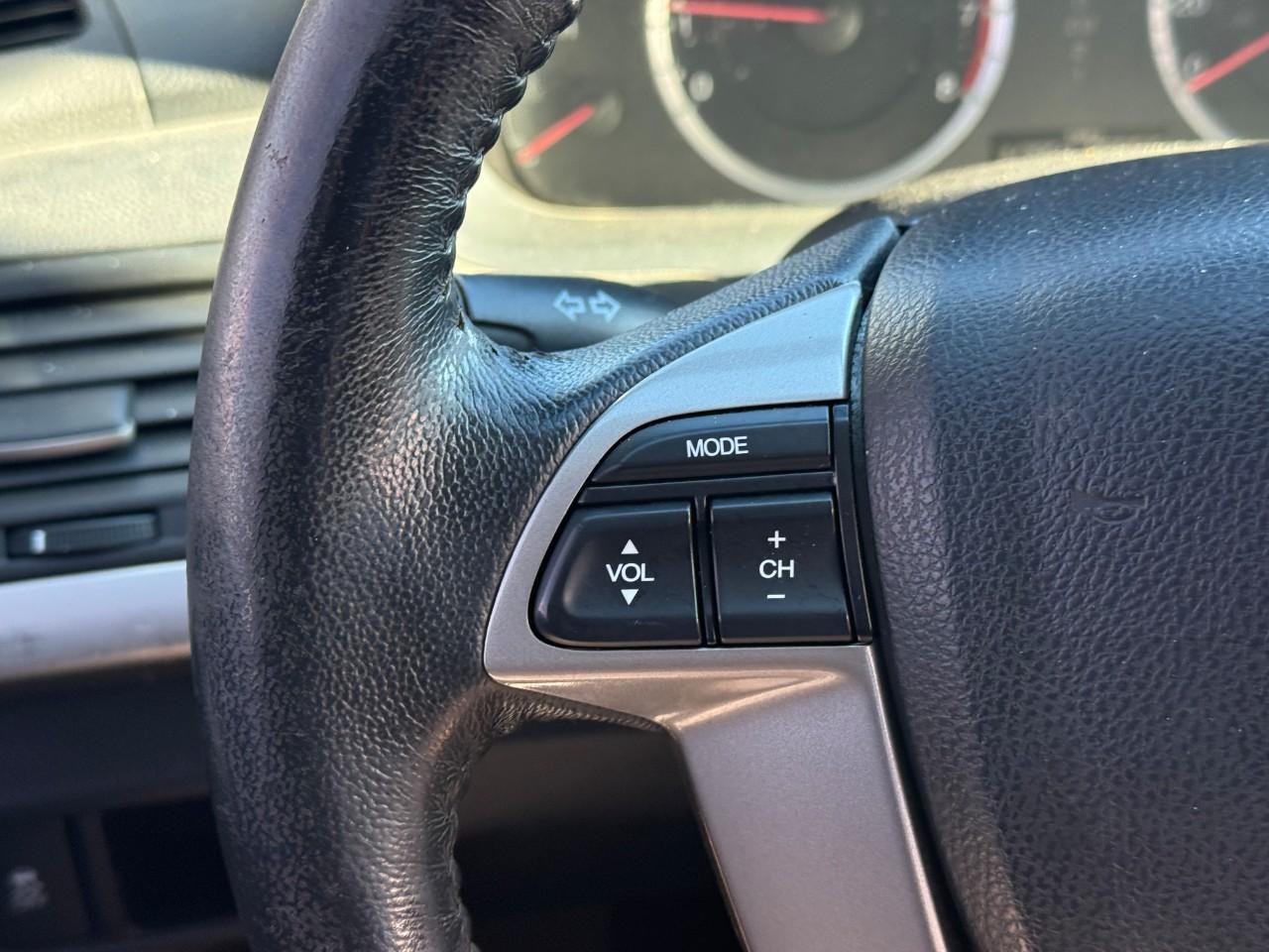 Honda Accord Sedan Vehicle Full-screen Gallery Image 18