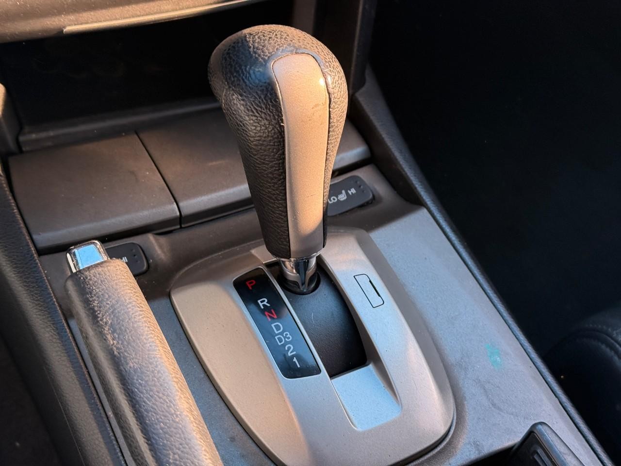 Honda Accord Sedan Vehicle Full-screen Gallery Image 21