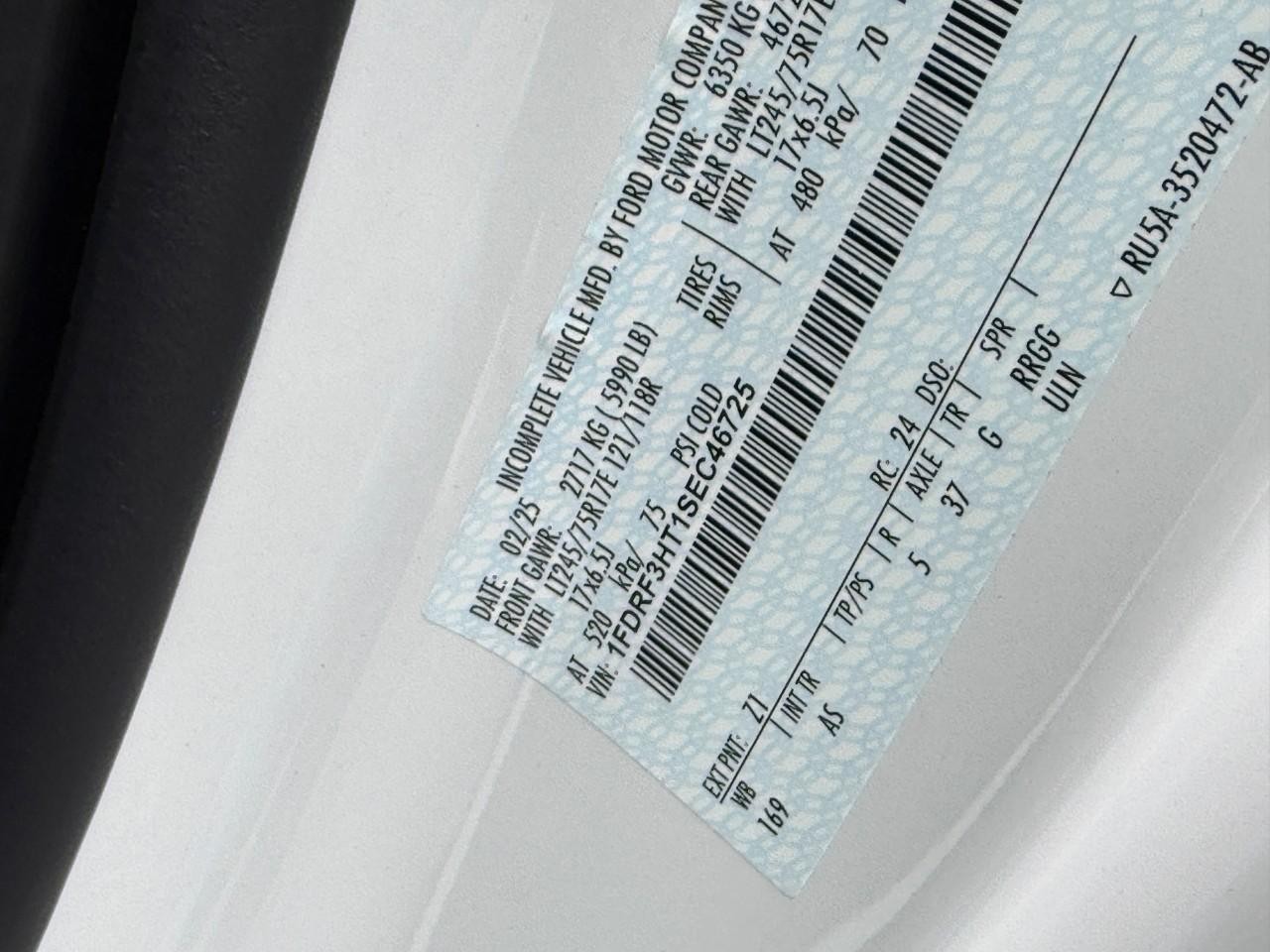 Ford Super Duty F-350 DRW Vehicle Full-screen Gallery Image 10