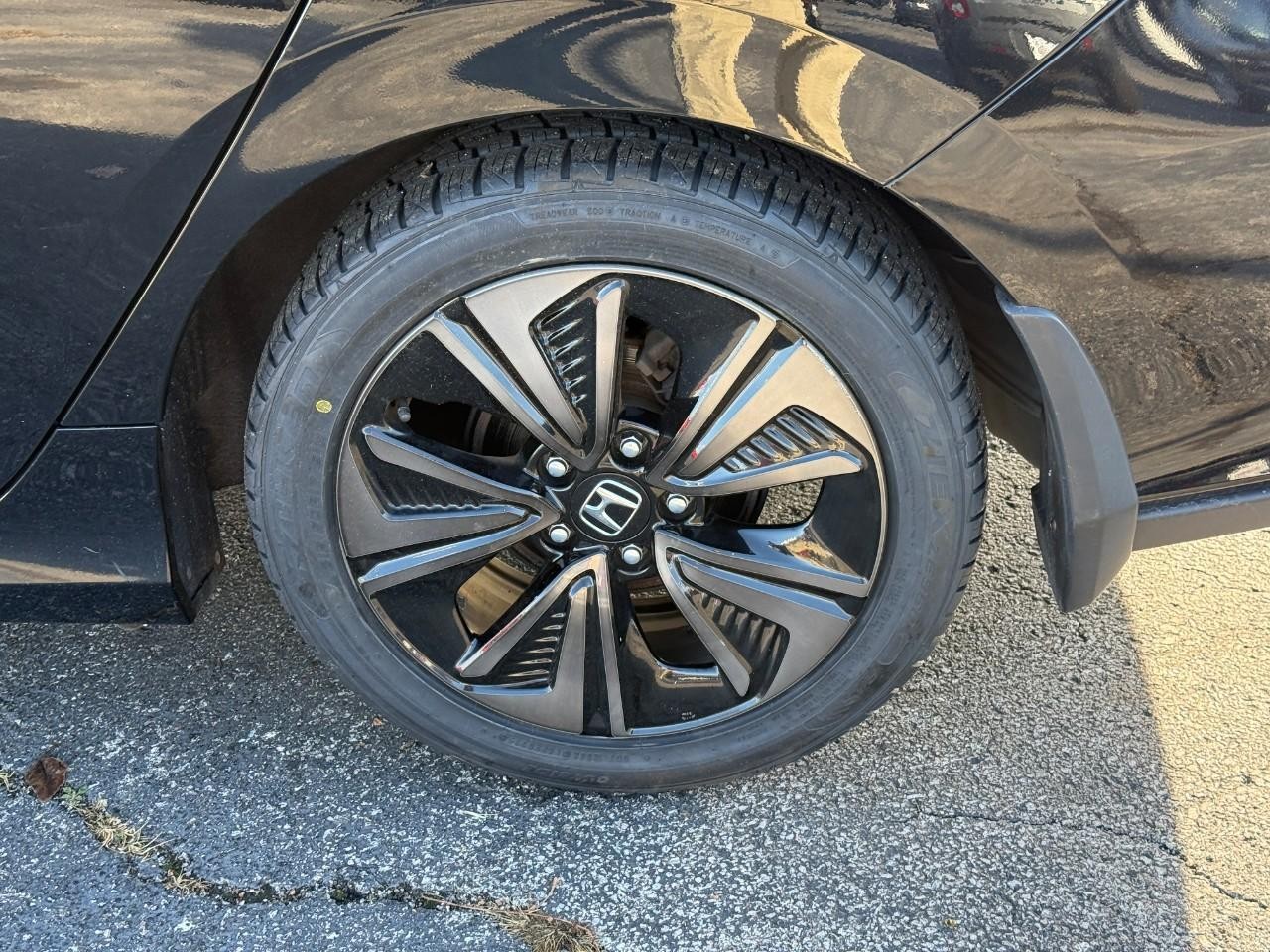 Honda Civic Hatchback Vehicle Full-screen Gallery Image 06