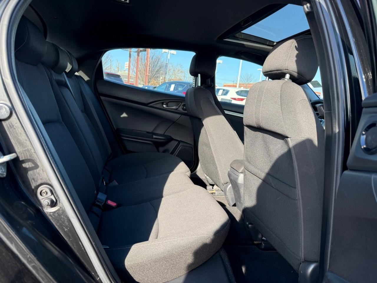 Honda Civic Hatchback Vehicle Full-screen Gallery Image 10