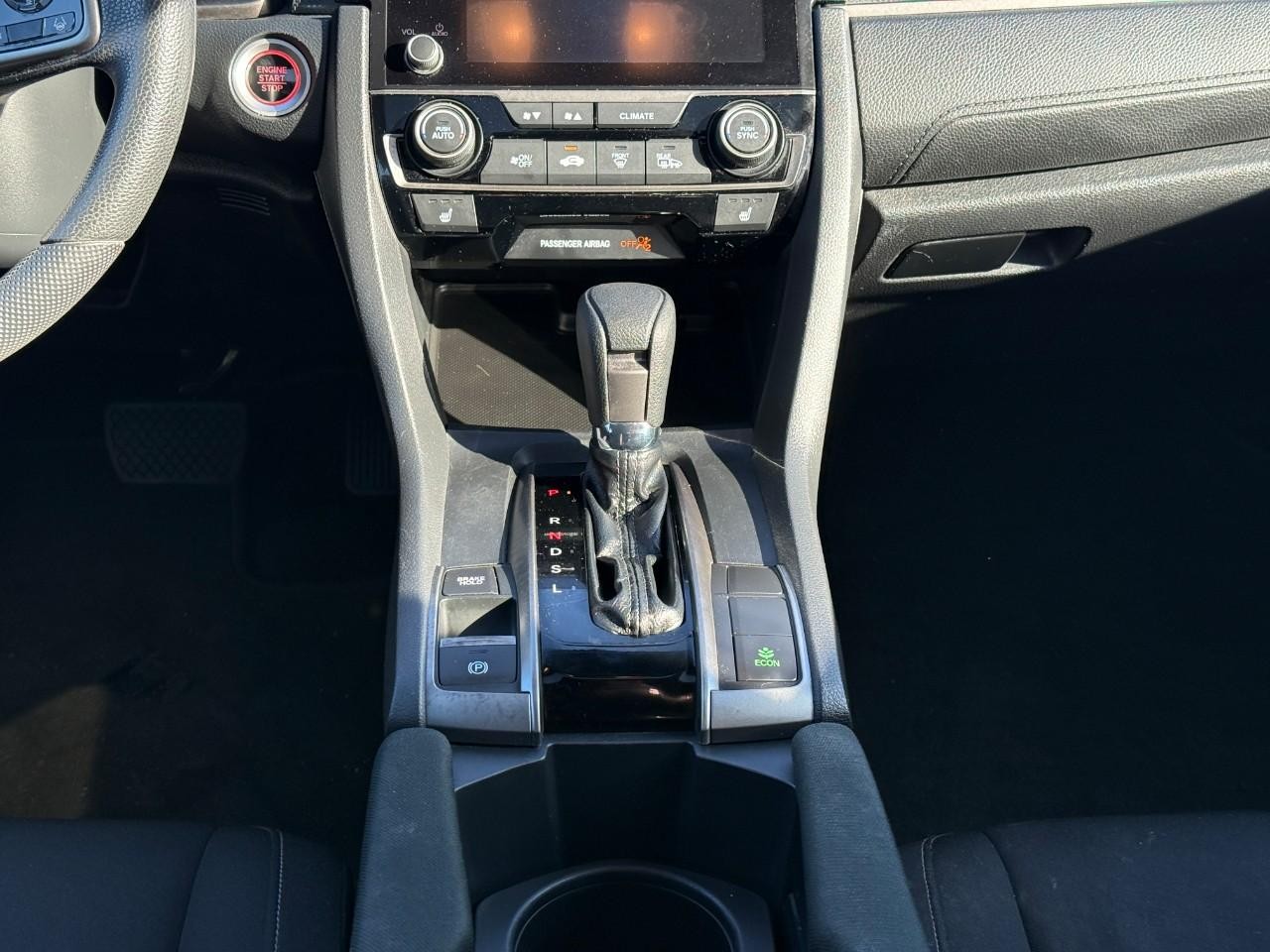 Honda Civic Hatchback Vehicle Full-screen Gallery Image 15