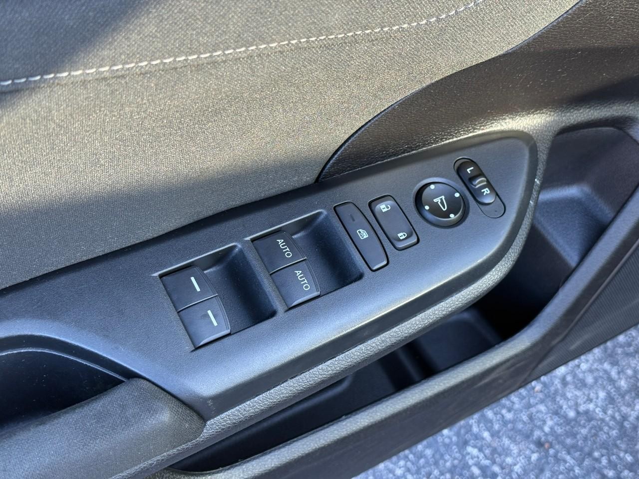 Honda Civic Hatchback Vehicle Full-screen Gallery Image 17